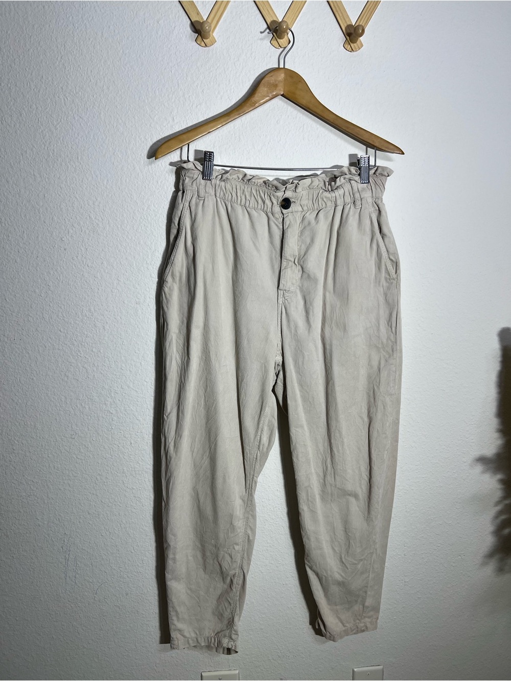 ZARA • women’s high waisted corduroy paper bag tan pants
